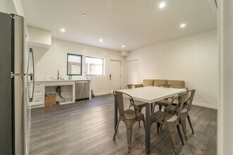 2737 Durant Avenue in Berkeley, CA - Foto de edificio - Interior Photo
