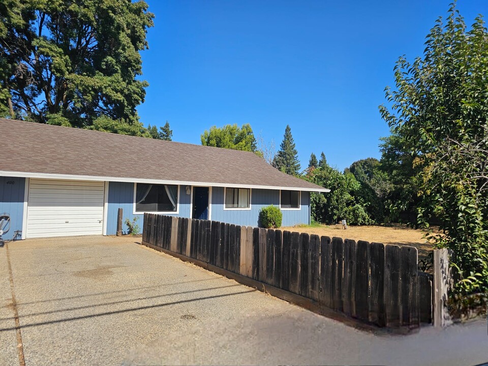 400 Entler Ave, Unit B in Chico, CA - Building Photo