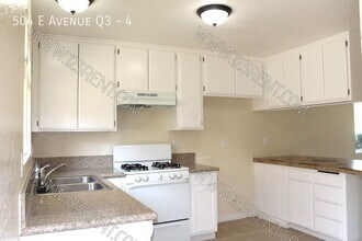 504 E Ave Q3 in Palmdale, CA - Building Photo - Building Photo