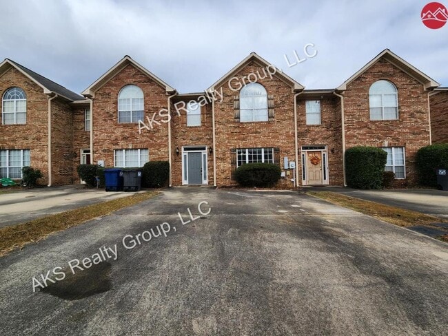 property at 617 Parkside Cir