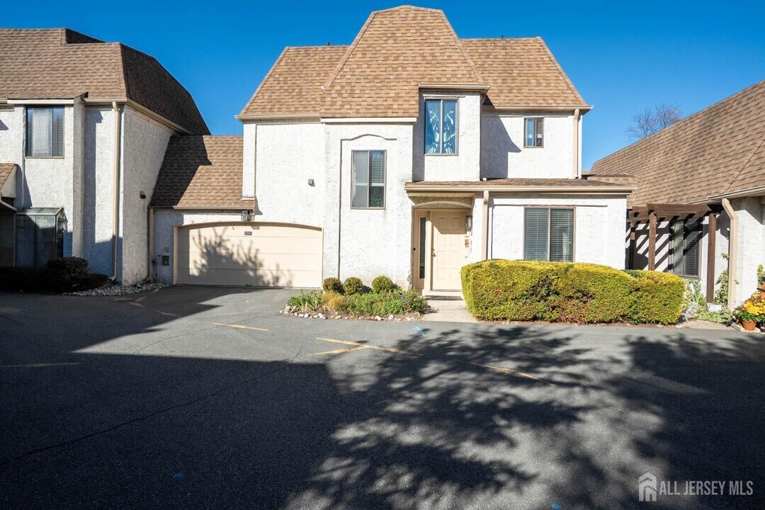 58 Park Gate Dr in Edison, NJ - Building Photo