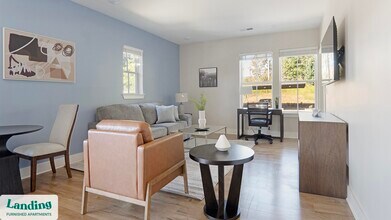 1000 Forestview Dr in Oakwood, GA - Building Photo - Building Photo