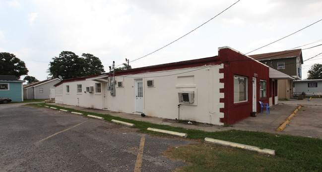 1935 Claire Ave in Gretna, LA - Foto de edificio - Building Photo