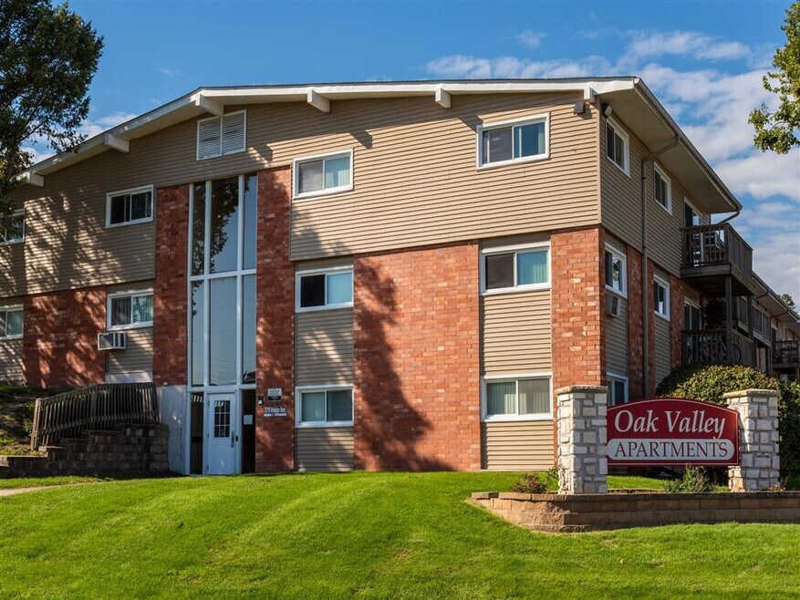 Breckenridge Apartments and Nearby Davenport Apartments For Rent