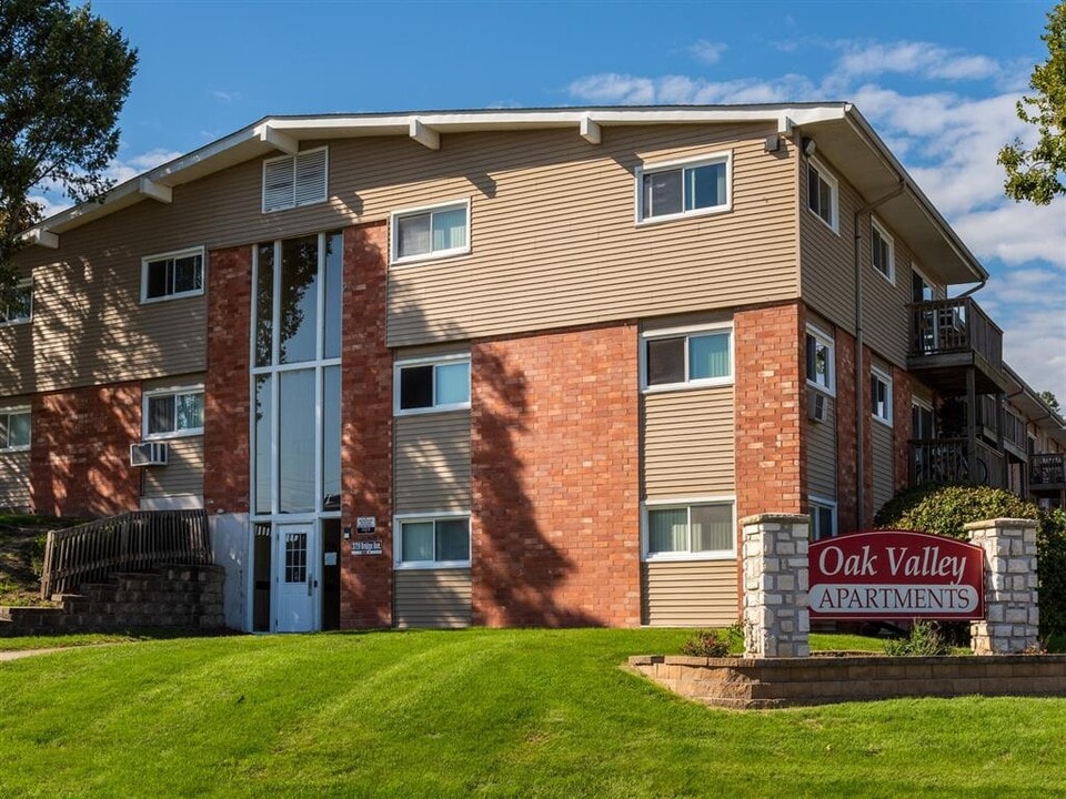 Oak Valley Apartments in Davenport, IA - Foto de edificio