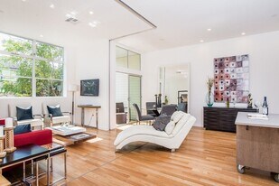 5935 W Parkcrest Pl in Los Angeles, CA - Building Photo