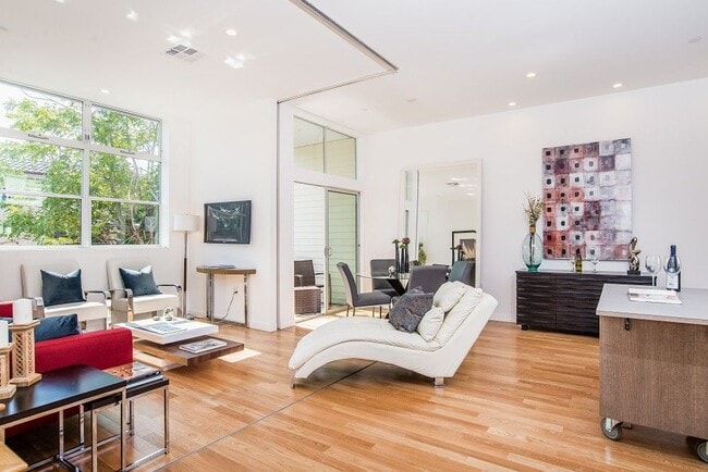 property at 5935 W Parkcrest Pl