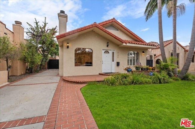 2126 Selby Ave in Los Angeles, CA - Building Photo - Building Photo