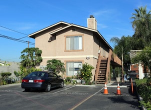9675 Garden Grove Blvd in Garden Grove, CA - Foto de edificio - Building Photo