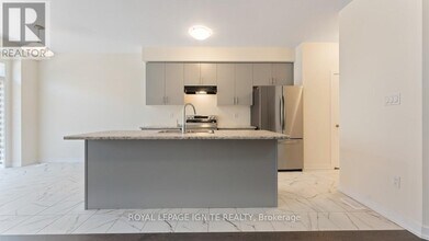 64 Monteith Dr in Brantford, ON - Building Photo - Building Photo