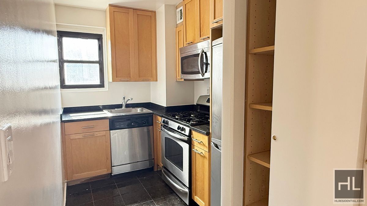 EAST 36 STREET in New York, NY - Building Photo
