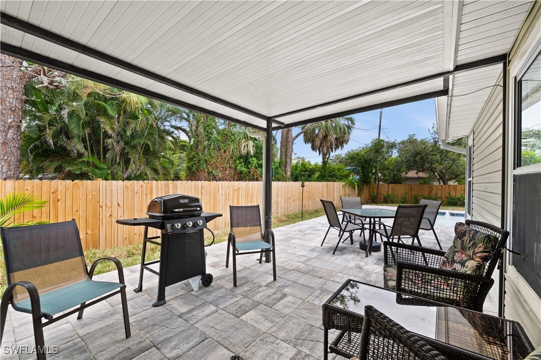866 101st Ave N in Naples, FL - Foto de edificio
