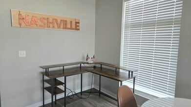 1505 54th Ave N, Unit 301 in Nashville, TN - Foto de edificio - Building Photo
