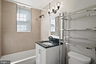 1721 Queens Ln, Unit 1103 in Arlington, VA - Foto de edificio - Building Photo