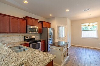 5437 Falling Leaf Ln in Austin, TX - Building Photo - Building Photo