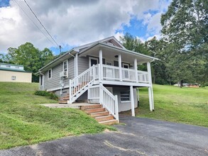 140 Mountain Crest Rd in Swannanoa, NC - Building Photo - Building Photo