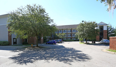 The Pavilion Apartments in Tallahassee, FL - Building Photo - Building Photo