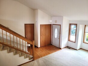 1318 E McLeod Rd in Bellingham, WA - Building Photo - Building Photo
