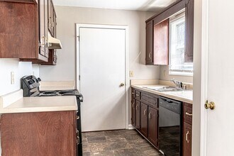 308 Alan Ct in Oak Grove, KY - Building Photo - Building Photo