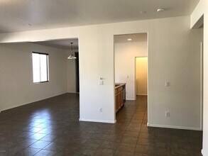 7323 W St Charles Ave in Phoenix, AZ - Foto de edificio - Building Photo