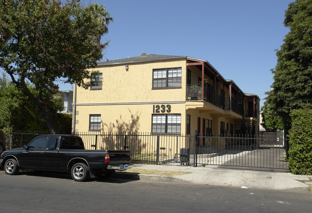 1233 Gordon St in Los Angeles, CA - Foto de edificio