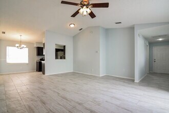 1449 Mohrlake Dr in Brandon, FL - Building Photo - Building Photo