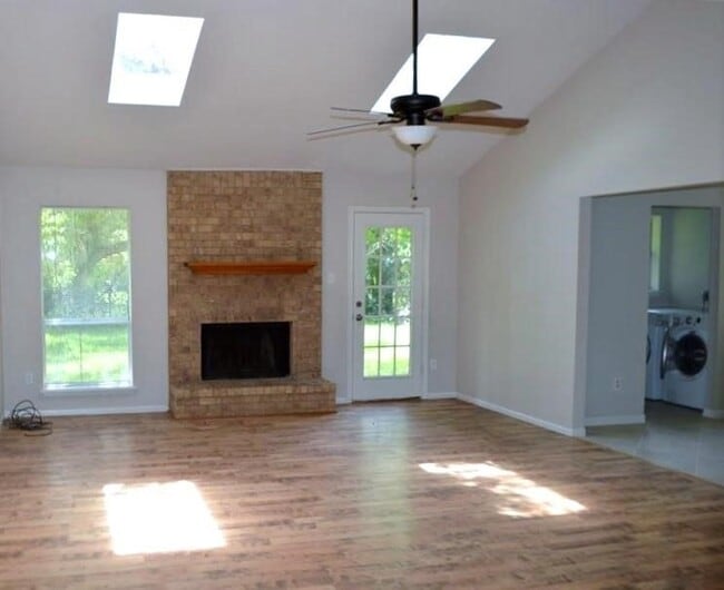 135 Singleton St in Freeport, TX - Building Photo - Building Photo
