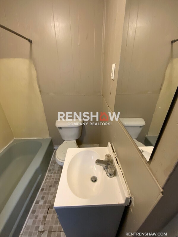 1306 W Countryman St in Dyersburg, TN - Building Photo - Building Photo