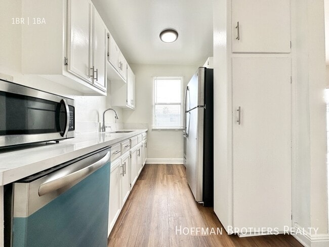 14639 Calvert St, Unit 9 in Los Angeles, CA - Foto de edificio - Building Photo