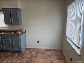 14960 Alberta Ave in Warren, MI - Building Photo - Building Photo