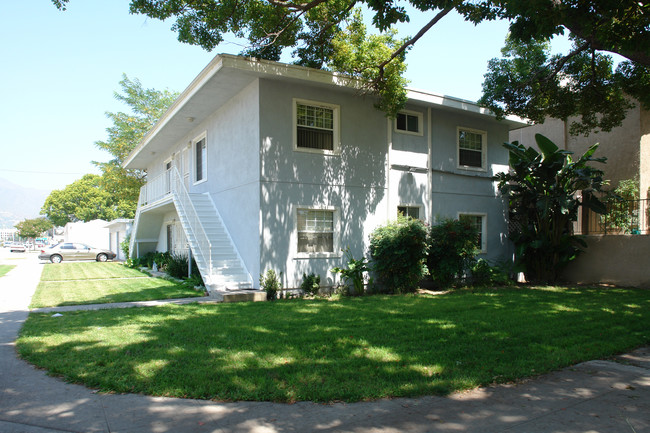 1130 W Chandler Blvd in Burbank, CA - Foto de edificio - Building Photo