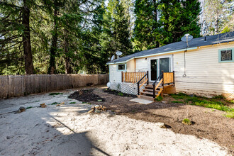 11459 Red Dog Rd in Nevada City, CA - Building Photo - Building Photo