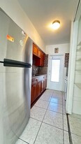 1560 NE 127th St in North Miami, FL - Building Photo - Building Photo