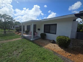 305 NE 27th St in Wilton Manors, FL - Foto de edificio - Building Photo