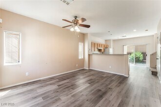 10633 Camel Rock Ct in Las Vegas, NV - Building Photo - Building Photo