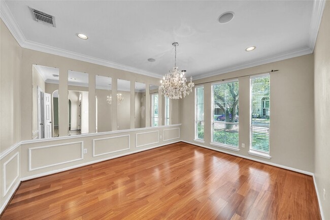 1423 Meadow Lakes Dr in Sugar Land, TX - Foto de edificio - Building Photo