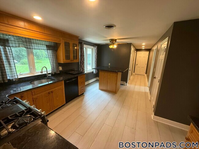 78 Rosewood Dr