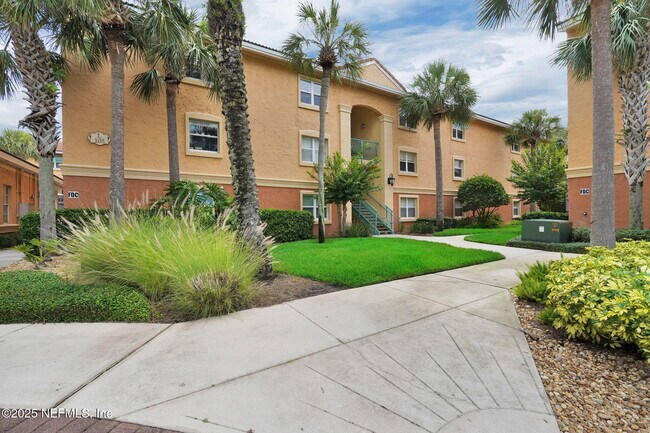 property at 105 25th Ave S