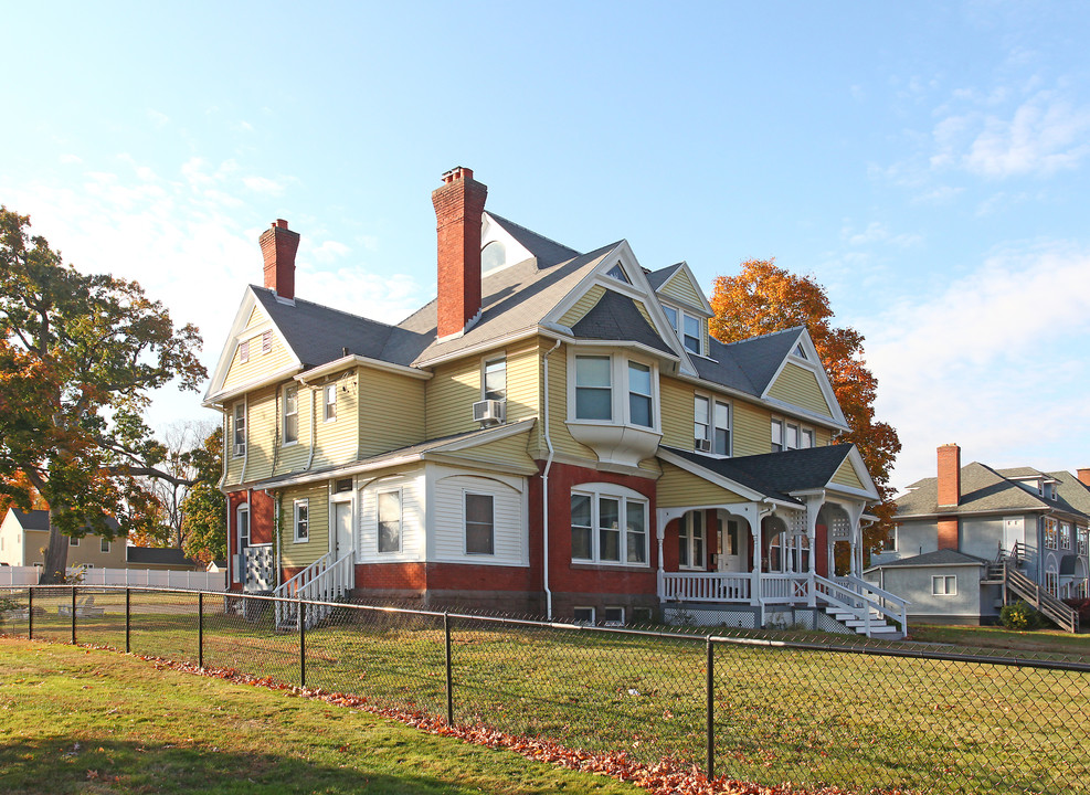 118 Main St in Manchester, CT - Building Photo