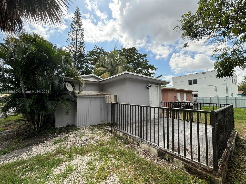 729 NW 19th St in Fort Lauderdale, FL - Building Photo