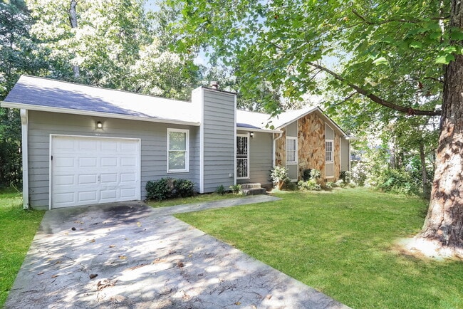 3797 Kathryn Dr SW in Atlanta, GA - Building Photo - Building Photo