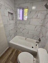 347 Ware Blvd in San Antonio, TX - Foto de edificio - Building Photo