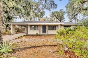 15 Vineyard Dr in Savannah, GA - Building Photo