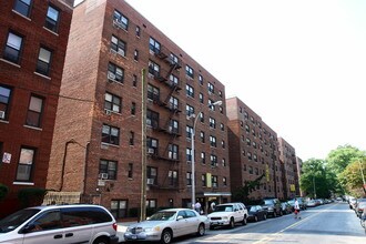 14330 Roosevelt Ave in Flushing, NY - Building Photo - Building Photo