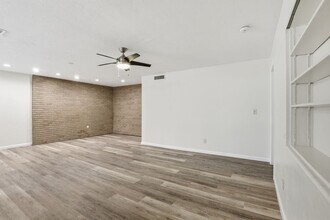 2221 NE 12th St in Gainesville, FL - Building Photo - Building Photo