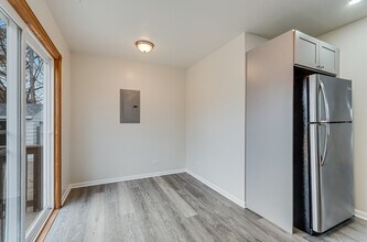 2414 Emlong St in Joliet, IL - Building Photo - Building Photo