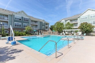 Aventine at Wilderness Hills in Lincoln, NE - Foto de edificio - Building Photo