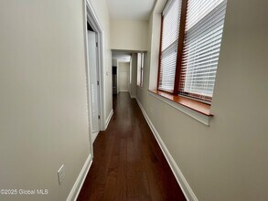 233 Lake Ave in Saratoga Springs, NY - Building Photo - Building Photo