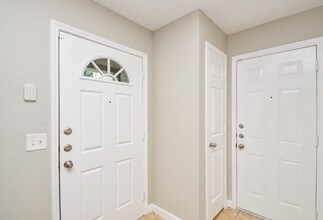 718 Pine Lodge Dr in Houston, TX - Building Photo - Building Photo