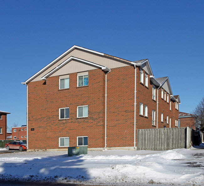 308 Malaga Rd in Oshawa, ON - Building Photo - Building Photo